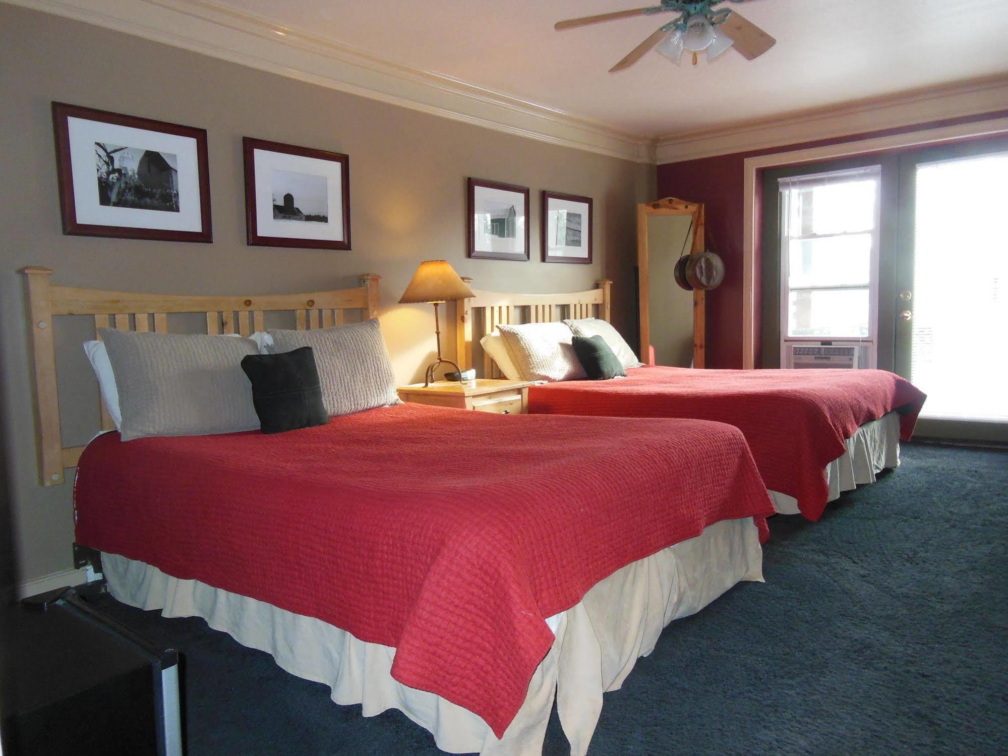 Stone Waters Inn Bellaire ภายนอก รูปภาพ