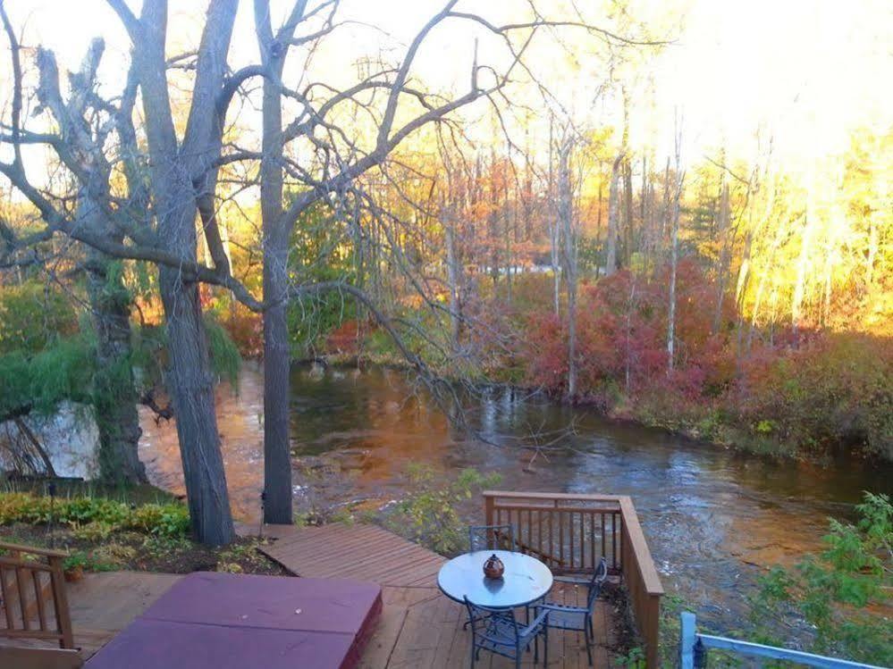 Stone Waters Inn Bellaire ภายนอก รูปภาพ