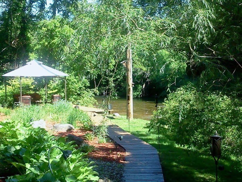 Stone Waters Inn Bellaire ภายนอก รูปภาพ