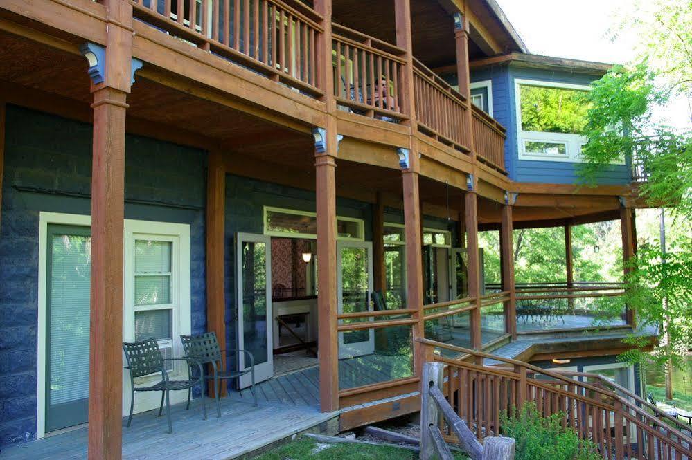 Stone Waters Inn Bellaire ภายนอก รูปภาพ